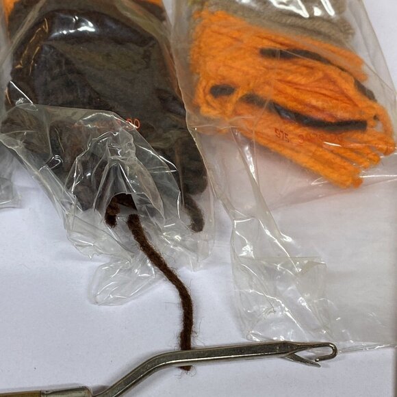 Caron Latch Hook Kit Oak Leaf Pillow  15x15 1978 Vintage Latch Hook Included - Picture 14 of 14